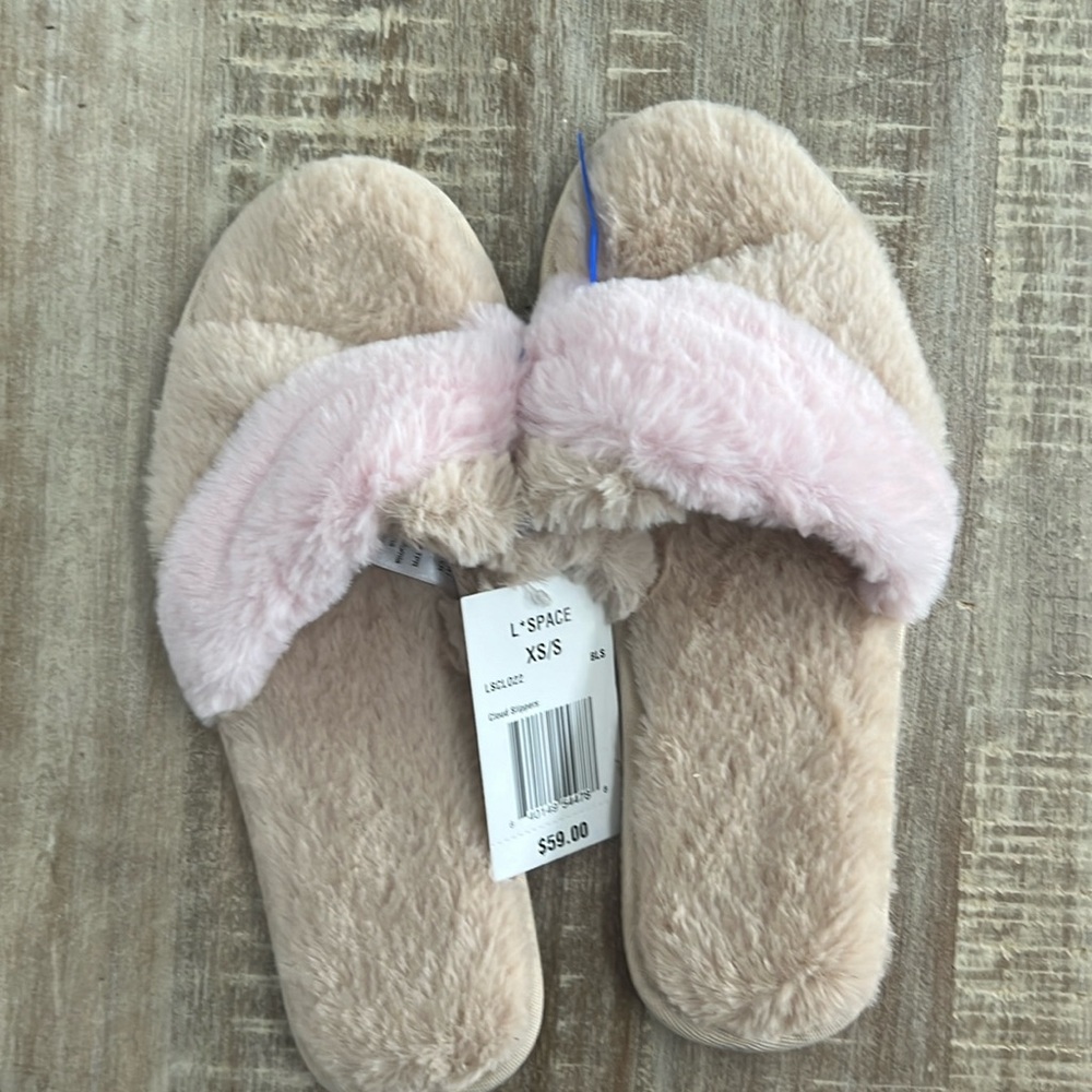 L*Space NWT Cloud Slippers‎
